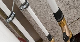 Замена труб водоснабжения в квартире: цена от 2035 руб. - СантехДомКчк